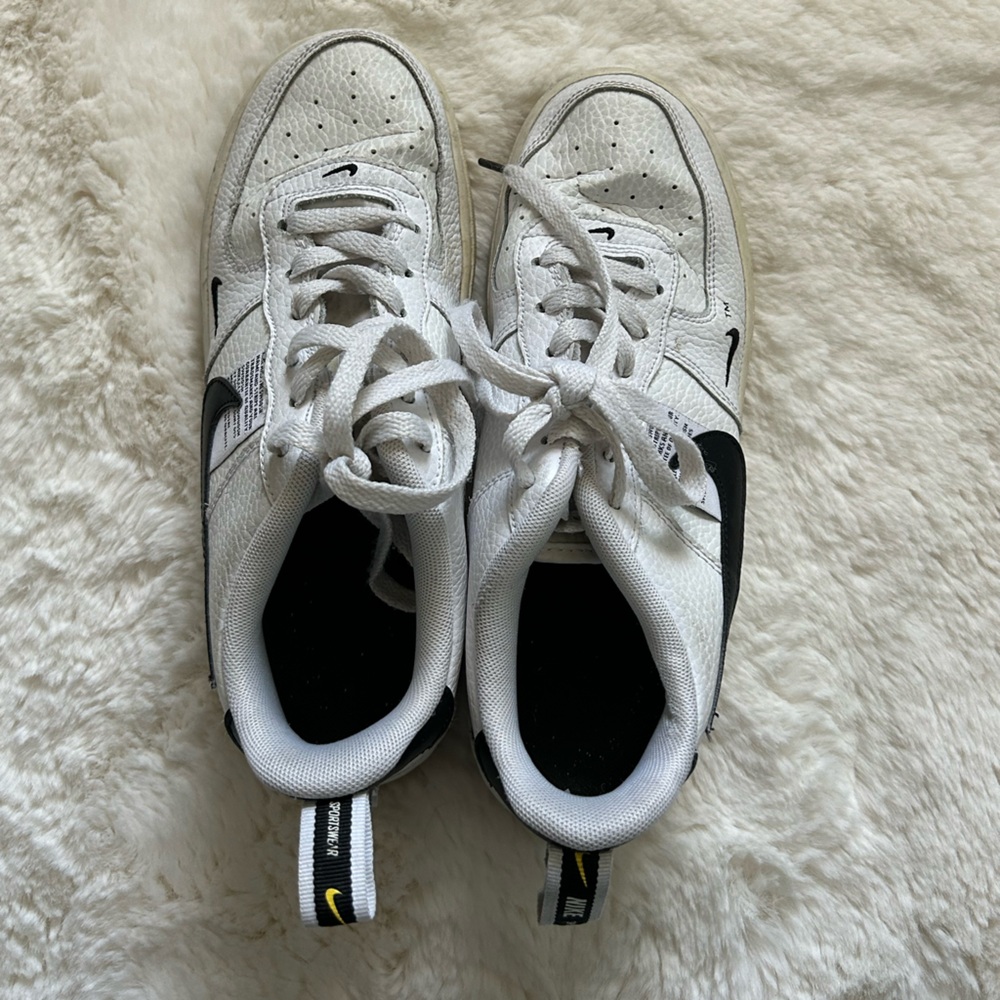White and Black Nike Airforce 1’s